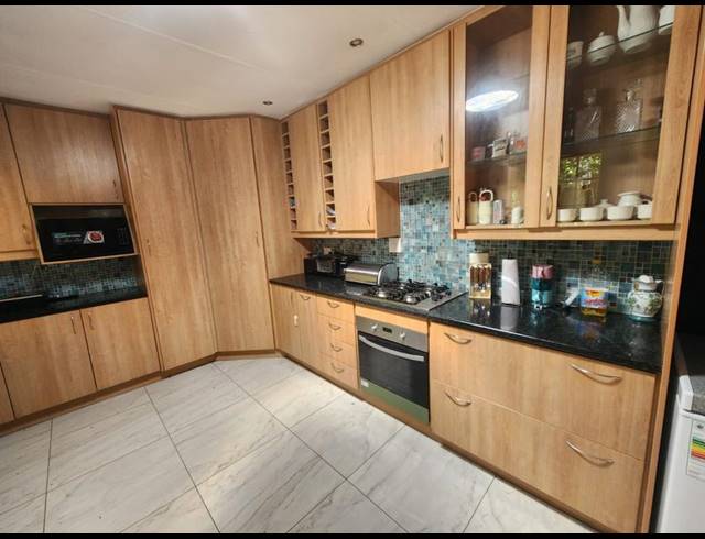 3 BEDROOM PROPERTY TO RENT IN RADIOKOP